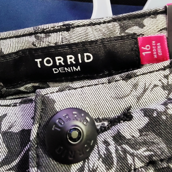 Plus Size Black & Grey Jeans - Picture 3 of 4